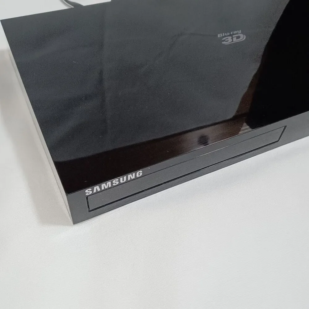 Samsung BD-F5900 3D Blu-ray DVD Player with HDMI Streaming and Wi-Fi No Remote